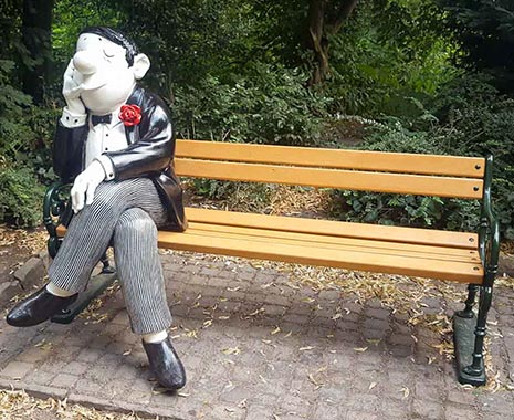 International Suit Up Day. Kuriose Feiertage - 13.Oktober © 2019 Sven Giese
