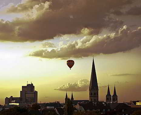Look Up at the Sky Day - Schau-in-den-Himmel-Tag. Kuriose Feiertage - 14. April (c) 2019 Sven Giese