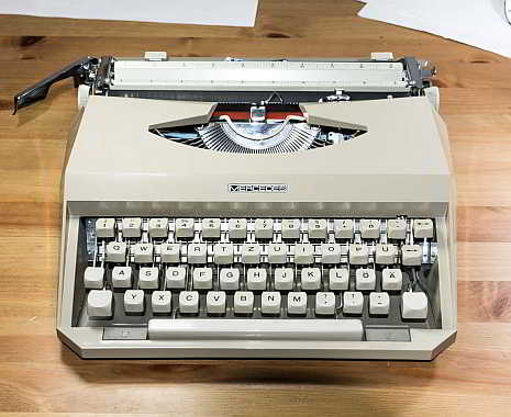 Typewriter Day - internationaler Tag der Schreibmaschine. Kuriose Feiertage - 23. Juni © 2019 Sven Giese