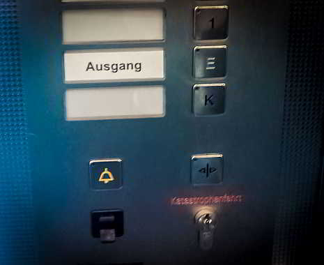 Talk In An Elevator Day - Unterhalte-Dich-im-Fahrstuhl-Tag in den USA. Kuriose Feiertage - letzter Freitag im Juli © 2019 Sven Giese