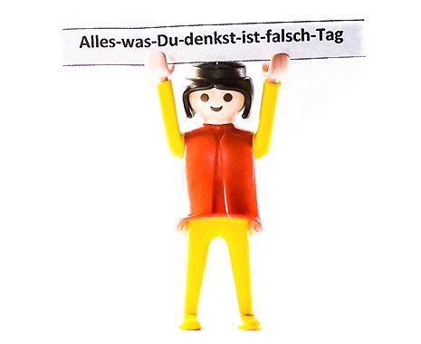 Everything You Think is Wrong Day - Alles-was-Du-denkst-ist-falsch-Tag. Kuriose Feiertage - 15. März © 2020 Sven Giese