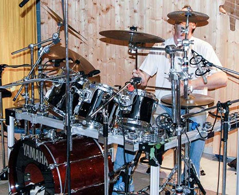 Hug a Drummer Day - der internationale Umarme-einen-Schlagzeuger-Tag. Kuriose Feiertage - 10. Oktober © 2019 Sven Giese