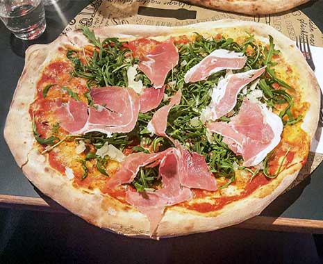 National Pizza Day - Tag der Pizza in den USA. Kuriose Feiertage - 9. Februar © 2021 Sven Giese