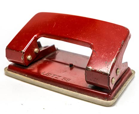 Tag des Lochers. Kuriose Feiertage - 14. November © 2019 Sven Giese