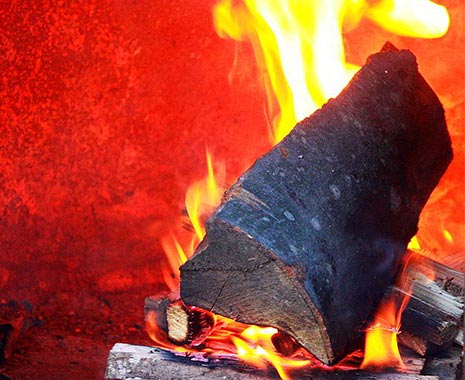 Hiwatari Matsuri – das japanische Feuerlauf-Fest. Kuriose Feiertage - 21./22. Dezember © 2019 Sven Giese