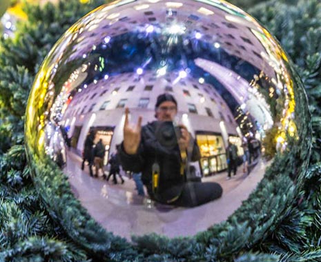 Tag der Weihnachtskugeln. Kuriose Feiertage - 19. Dezember © 2019 Sven Giese