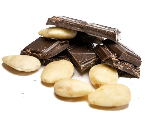 ational Bittersweet Chocolate with Almonds Day - Tag der Zartbitterschokolade mit Mandeln in den USA. Kuriose Feiertage - 7. November © 2019 Sven Giese