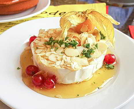 Kuriose Feiertage - 25. Juni: Tag des Ziegenkäses - Goats Cheese Day in Großbritannien (c) 2019 Sven Giese