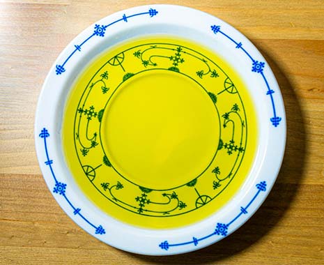 National Extra Virgin Olive Oil Day - Tag des Olivenöls Extra Vergine in den USA. Kuriose Feiertage - 30. September © 2019 Sven Giese