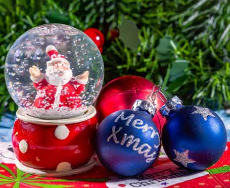 Tag der Schneekugel in Deutschland. Kuriose Feiertage - 14. Dezember © 2020 Sven Giese