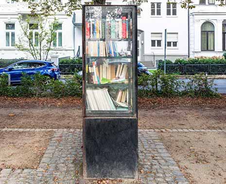 Tag des Bücherschranks Deutschland. Kuriose Feiertage - 15. November © 2021 Sven Giese