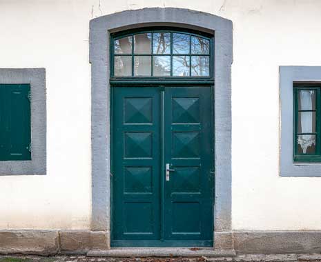 neujahrstradition des first footing in schottland kuriose feiertage 2025 sven giese featured