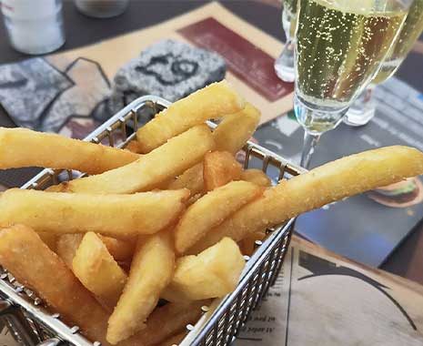 internationaler pommes und champagner tag kuriose feiertage 2025 sven giese featured