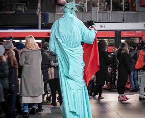 tag der langen menschen kuriose feiertage 2025 sven giese featured